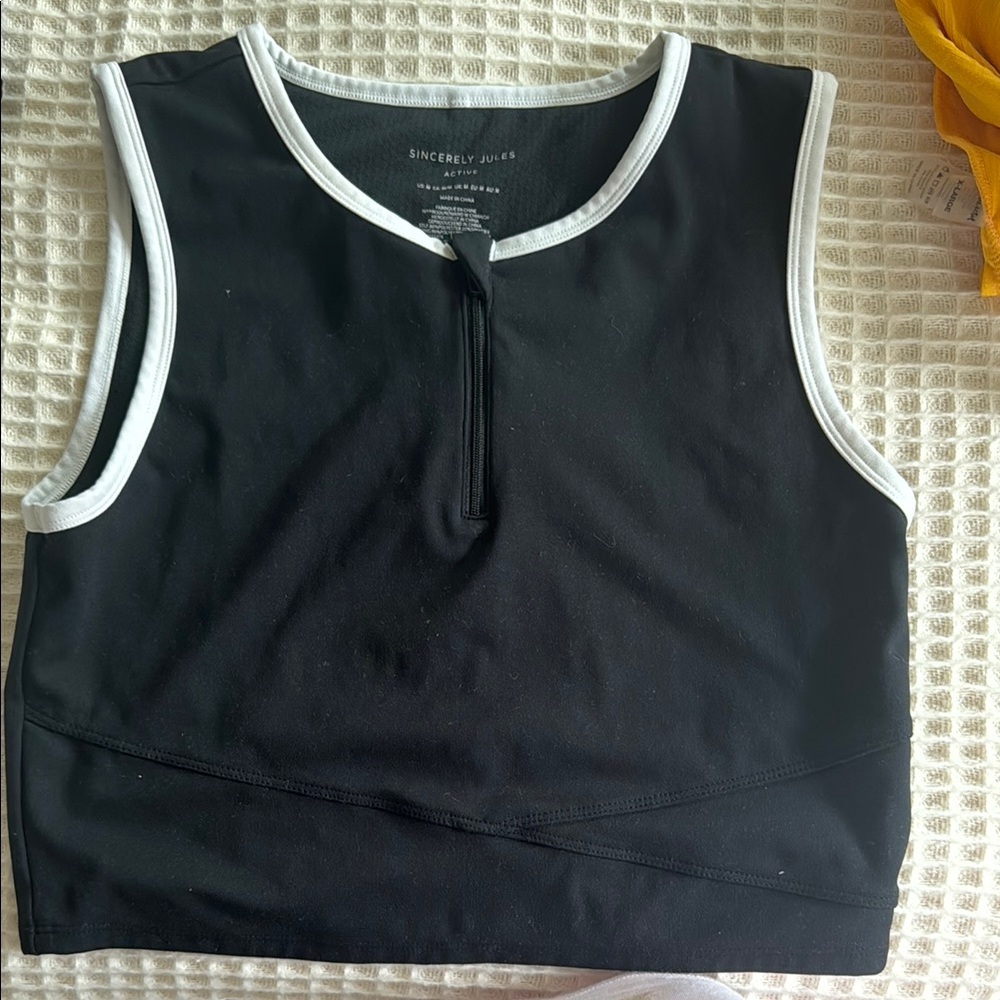 Sincerly Jules Black Sleeveless Crop Tank Top with Crew Neck